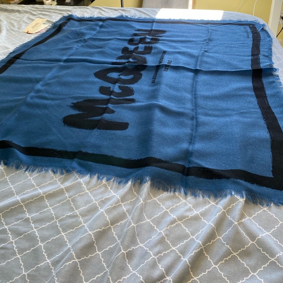 ALEXANDER MCQUEEN 100% Wool Blue Graffiti Scarf - Picture 10 of 11